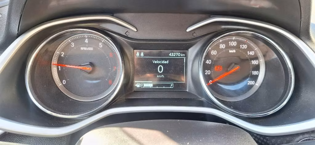 Chevrolet onix casi nuevo año 2023