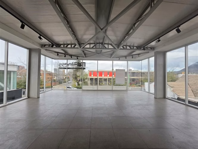 Local Comercial en Arriendo Strip Center en Vitacura