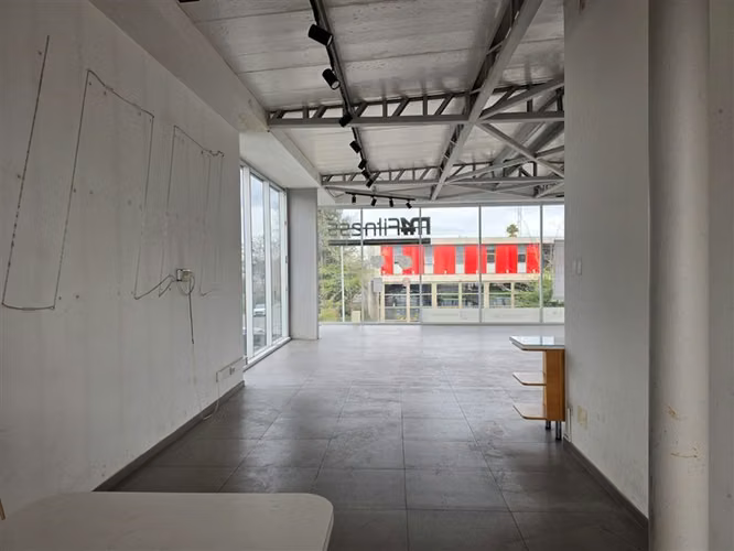 Local Comercial en Arriendo Strip Center en Vitacura