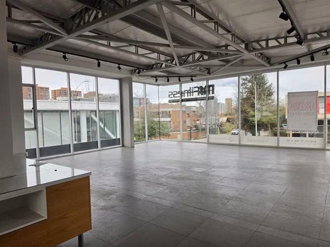 Local Comercial en Arriendo Strip Center en Vitacura