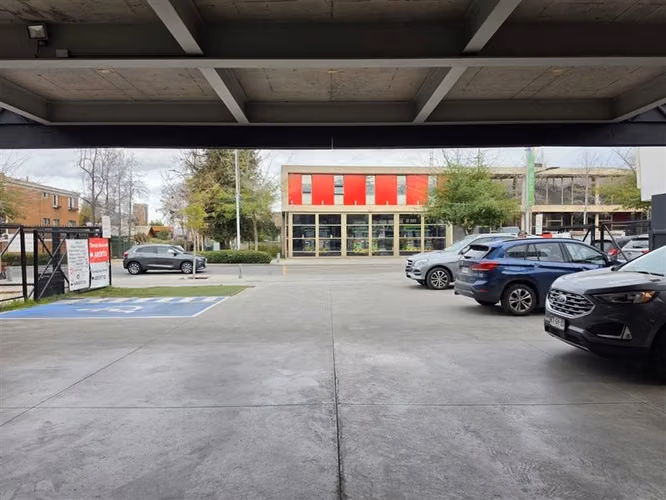 Local Comercial en Arriendo Strip Center en Vitacura