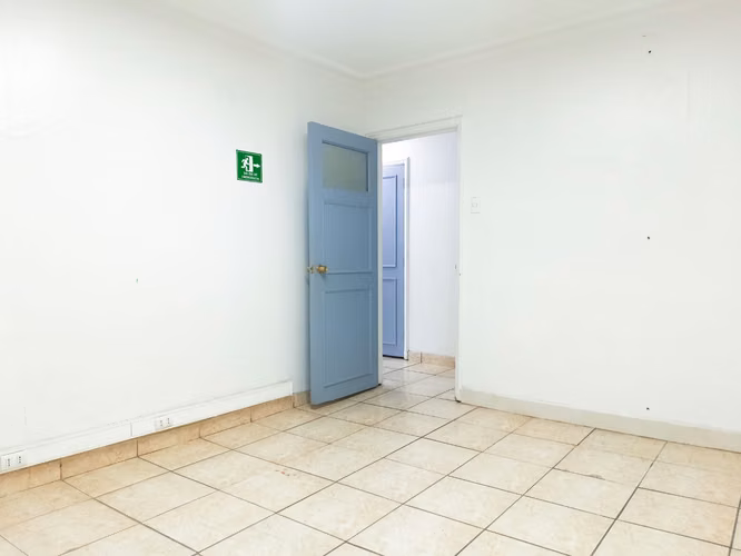 Oficina en Venta a 2 cuadras Metro Plaza de Armas