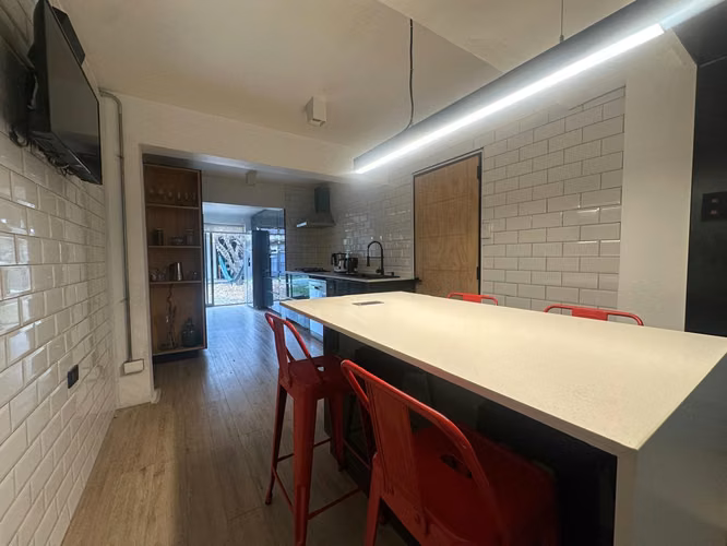 METRO FERNANDO CASTILLO VELAZCO|3B,2B,2EST|350M2