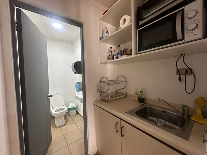 USO COMERCIAL - 5P,4B - 252M2 UTILES- BARRIO ITALIA - Imagen 7