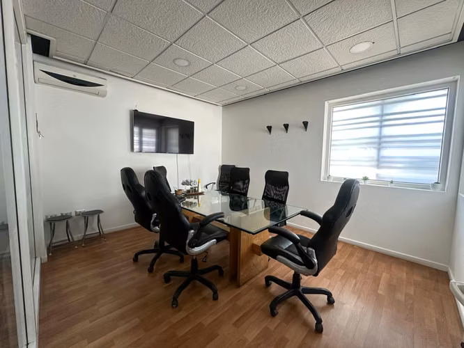 USO COMERCIAL - 5P,4B - 252M2 UTILES- BARRIO ITALIA - Imagen 6