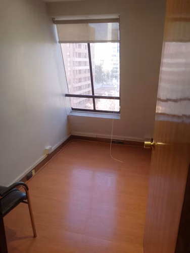 AMPLIA OFICINA EXCELENTE VISTA BARRIO EL GOLF