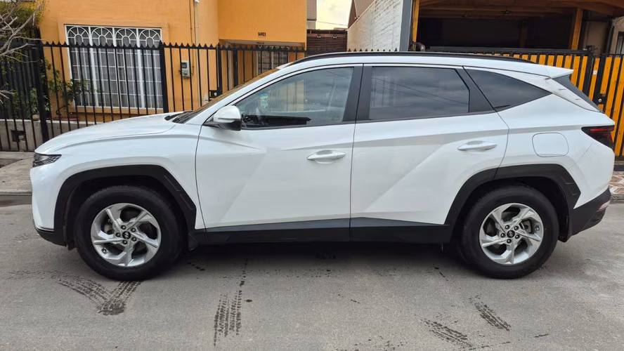 Hyundai Tucson NX4 2.0 AT 4x2, año 2022 - Imagen 2