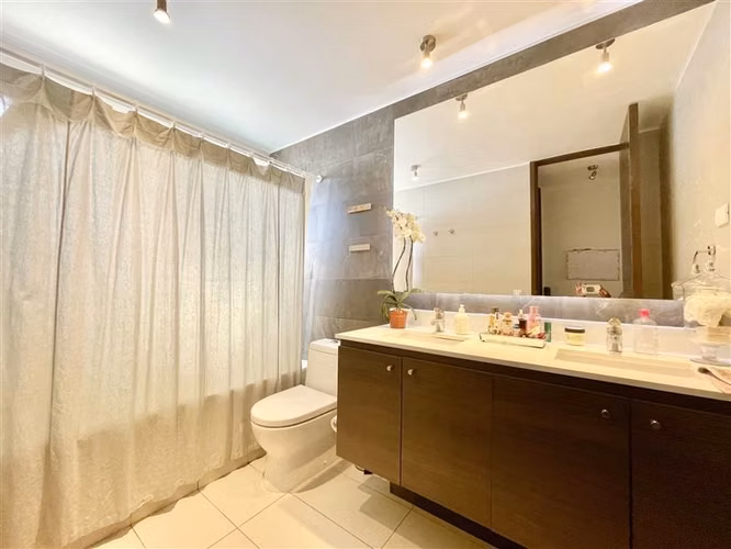 Preciosa e iluminada casa en Condominio Piedra Roja - Imagen 7
