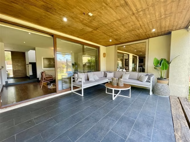 Preciosa e iluminada casa en Condominio Piedra Roja - Imagen 15