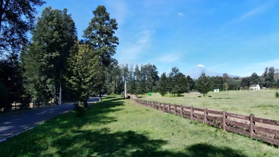 Parcela 5.000 m2 en Altos de Molco | Naturaleza y Conectividad a Minutos de Villarrica y Pucón