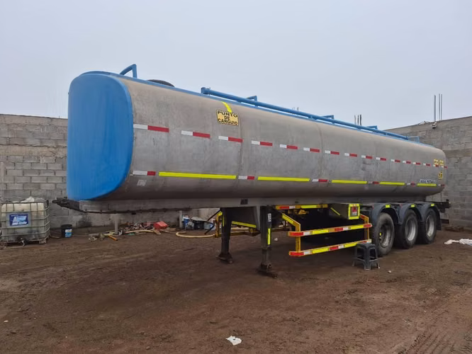 Rampla Aljibe ó Semirremolque de 35³ ó 35 mil litros.