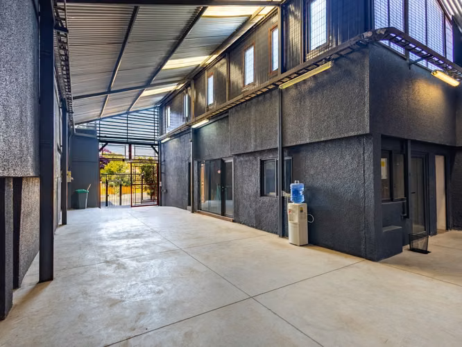 HERMOSO Galpon 300 m2 en Cerrillos  (170902)