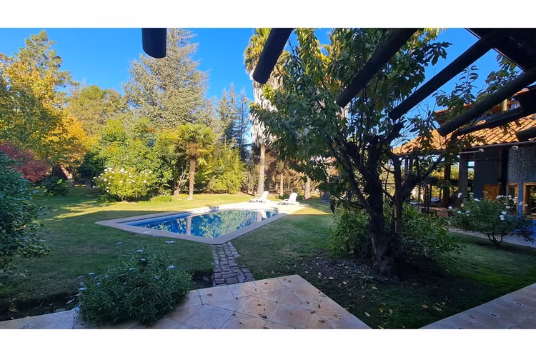 Casa condominio 4 hab y piscina en  buin