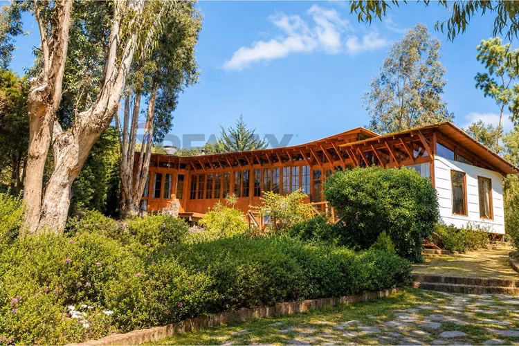 Casa en venta en el centro de cachagua