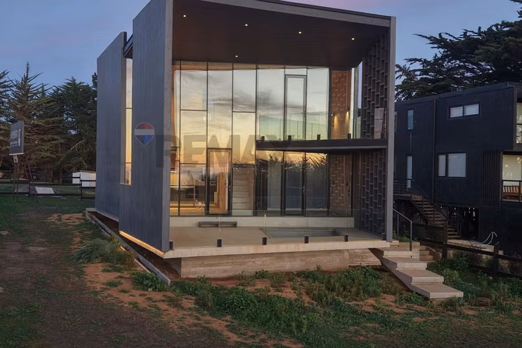Casa estilo moderno en punta de lobos