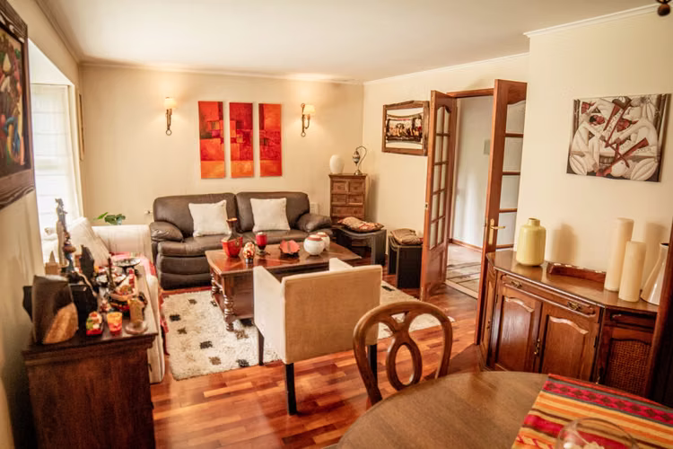 CASA EN SECTOR RESIDENCIAL DE ALTA PLUSVALÍA