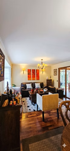 CASA EN SECTOR RESIDENCIAL DE ALTA PLUSVALÍA