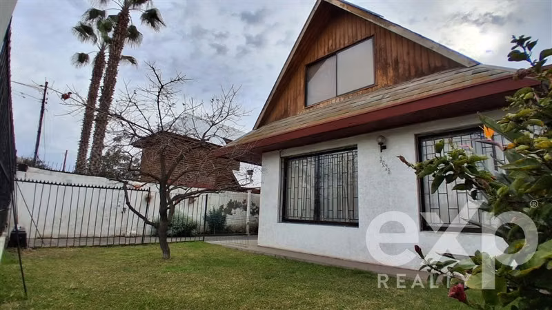 Gran Casa en venta de 4 dorm 3B 2bod. 4Est. comuna de Macul
