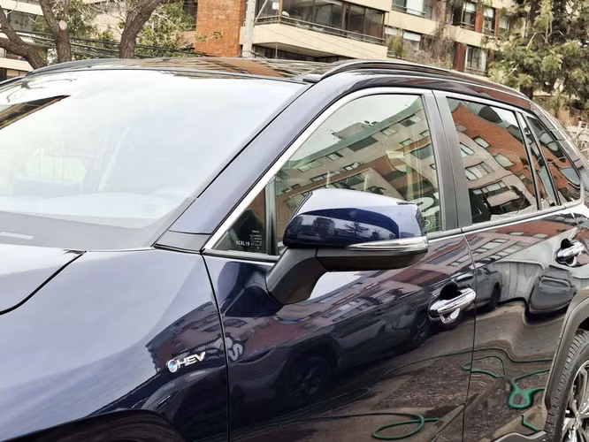 TOYOTA RAV4 2025