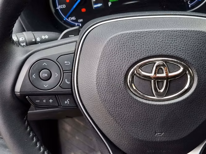 TOYOTA RAV4 2025