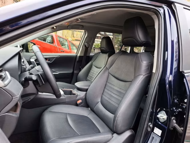 TOYOTA RAV4 2025