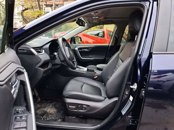 TOYOTA RAV4 2025