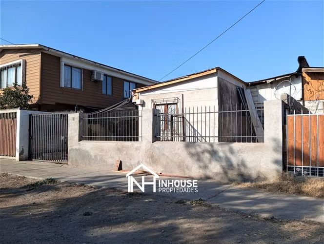 Casa en venta de 3 dorm. en La Granja