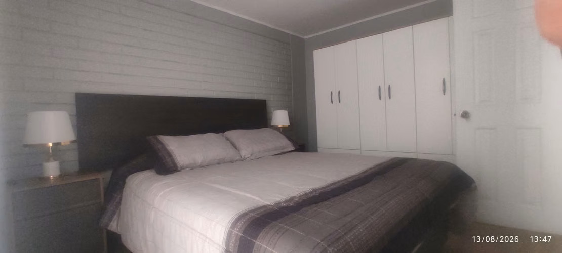 Casa 4 dormitorios, 2 baños, amoblado.