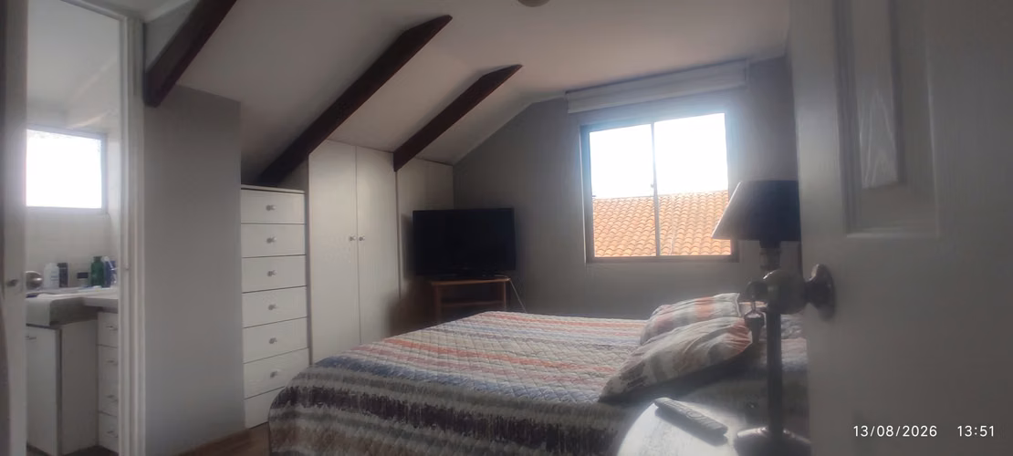 Casa 4 dormitorios, 2 baños, amoblado.