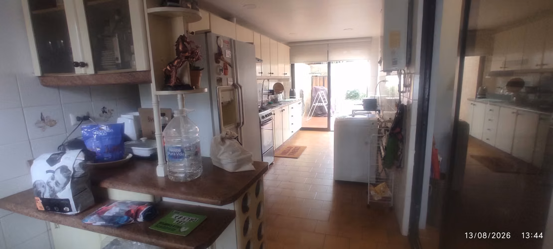 Casa 4 dormitorios, 2 baños, amoblado.