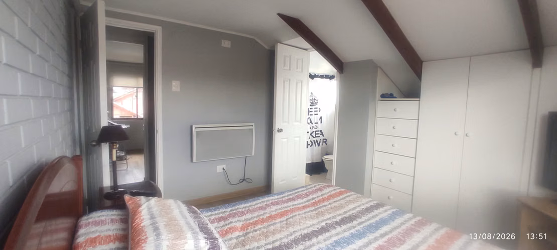 Casa 4 dormitorios, 2 baños, amoblado.
