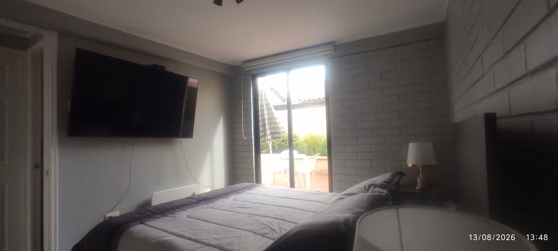 Casa 4 dormitorios, 2 baños, amoblado.