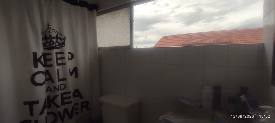 Casa 4 dormitorios, 2 baños, amoblado.