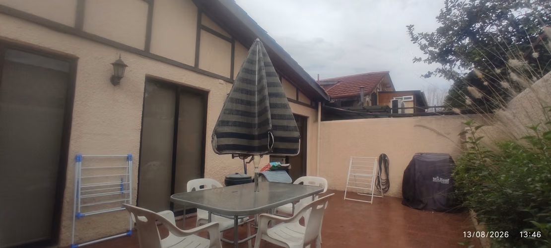 Casa 4 dormitorios, 2 baños, amoblado.