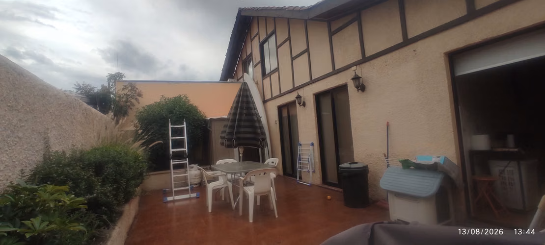 Casa 4 dormitorios, 2 baños, amoblado.