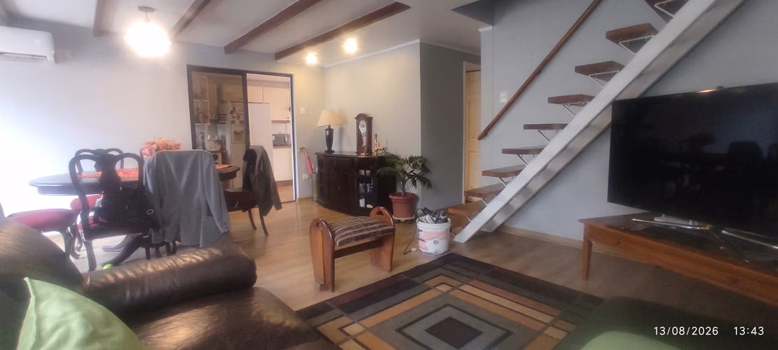 Casa 4 dormitorios, 2 baños, amoblado.