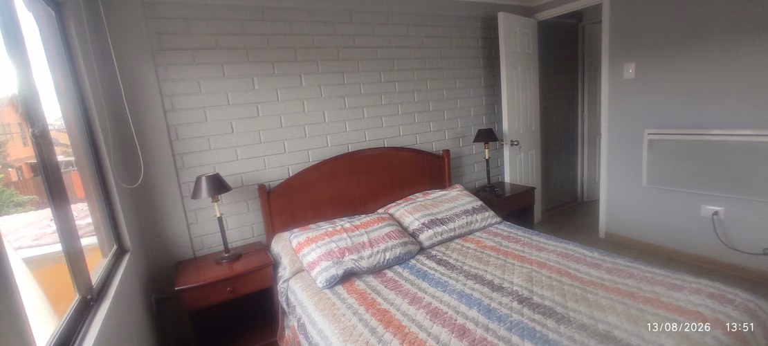 Casa 4 dormitorios, 2 baños, amoblado.
