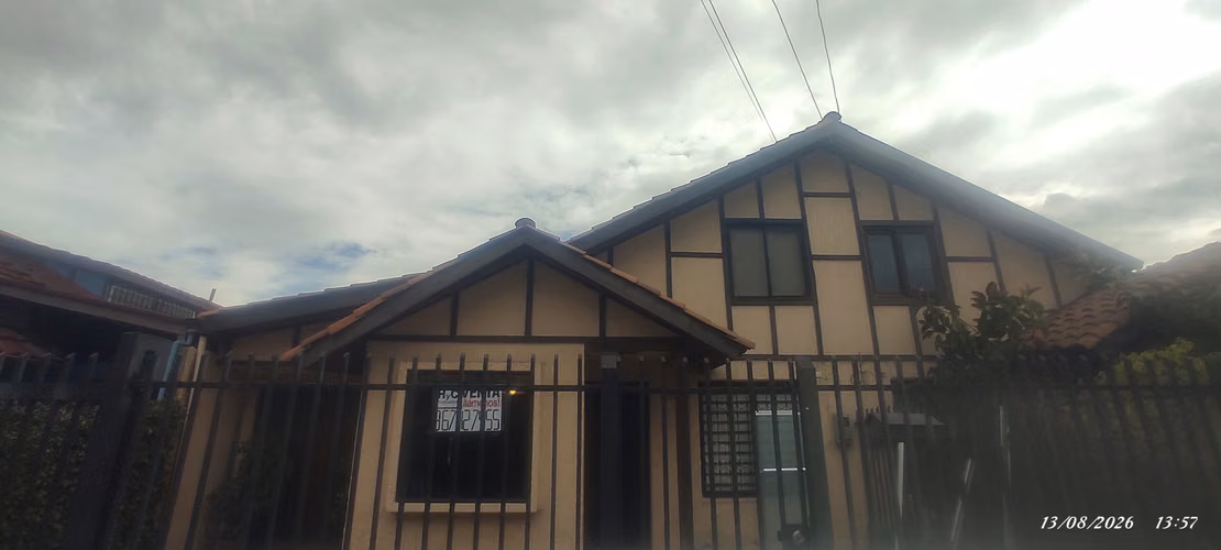Casa 4 dormitorios, 2 baños, amoblado.