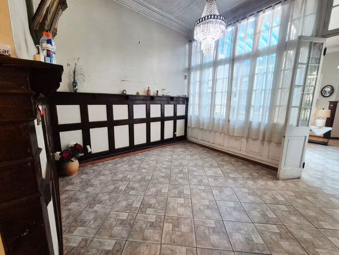 Arquitectura con carácter y espacios amplios - Imagen 4