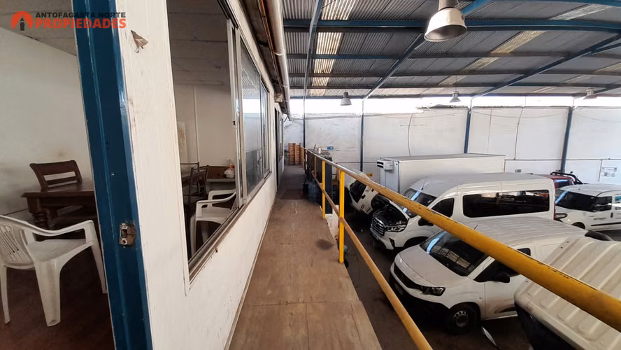 SE VENDE GALPON COMERCIAL EN PRIMERA LINEA