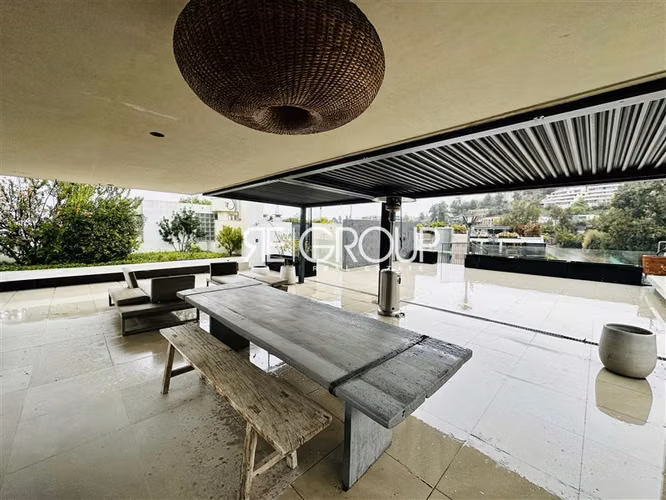 Departamento con azotea en venta de 3 dorm. en Vitacura