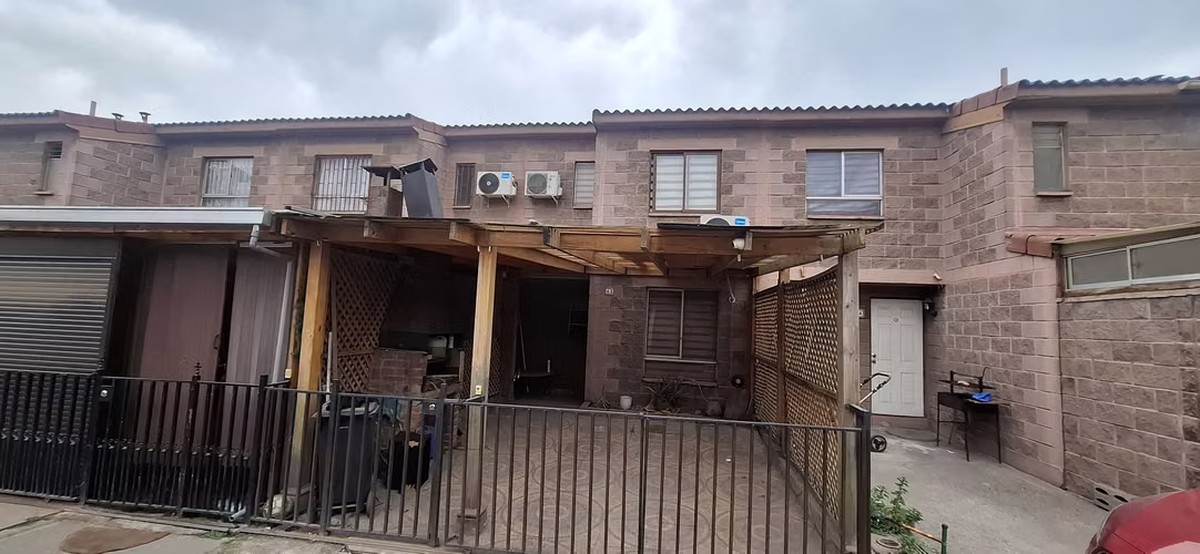Gran propiedad a pasos de Metro Lo Cruzat. Quilicura