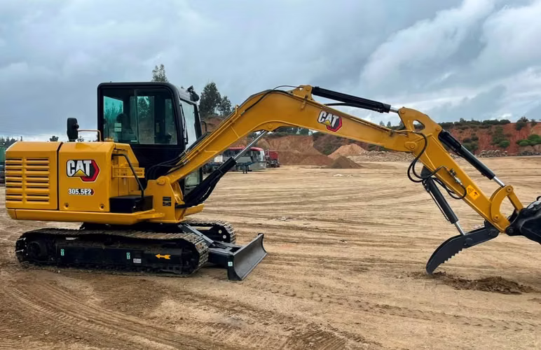 Mini Excavadora Caterpillar 305.5E2 Año 2022 5,5 Ton 2000 Horas