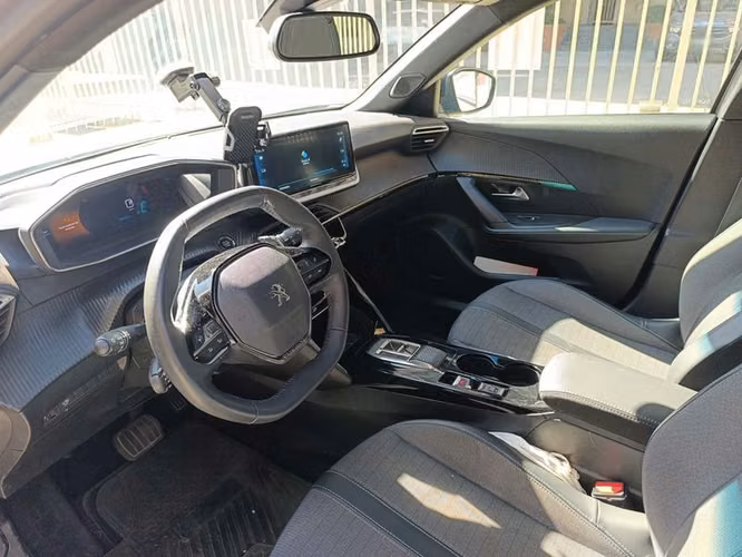 PEUGEOT 2008 PURETECH 130 EAT8 1.2 AUT - 2023 | 2663