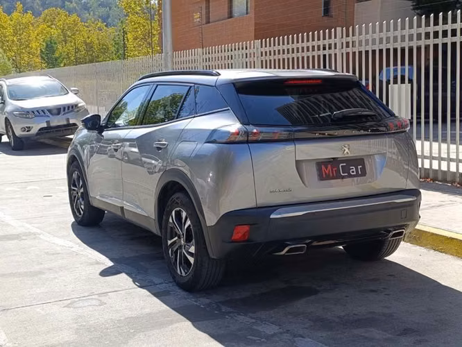 PEUGEOT 2008 PURETECH 130 EAT8 1.2 AUT - 2023 | 2663