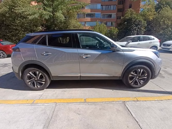 PEUGEOT 2008 PURETECH 130 EAT8 1.2 AUT - 2023 | 2663