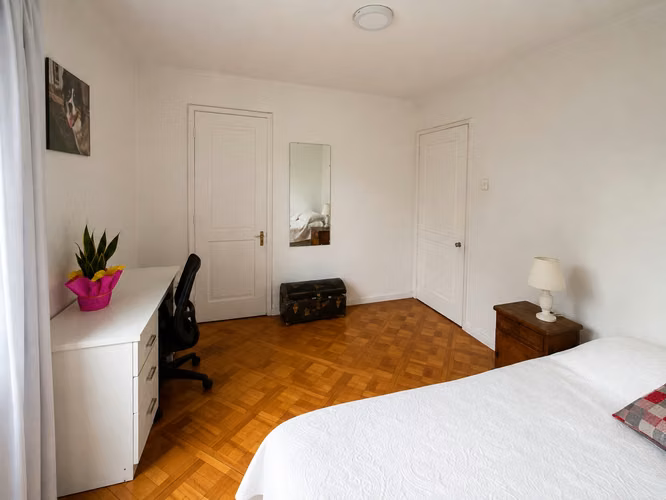 Excelente pieza casa sector Plaza Ñuñoa sólo MUJERES