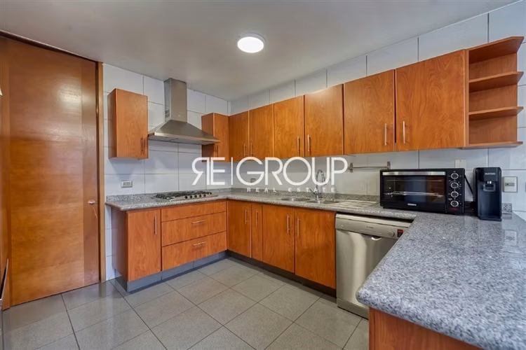Casa en arriendo de 5 dorm. en Lo Barnechea