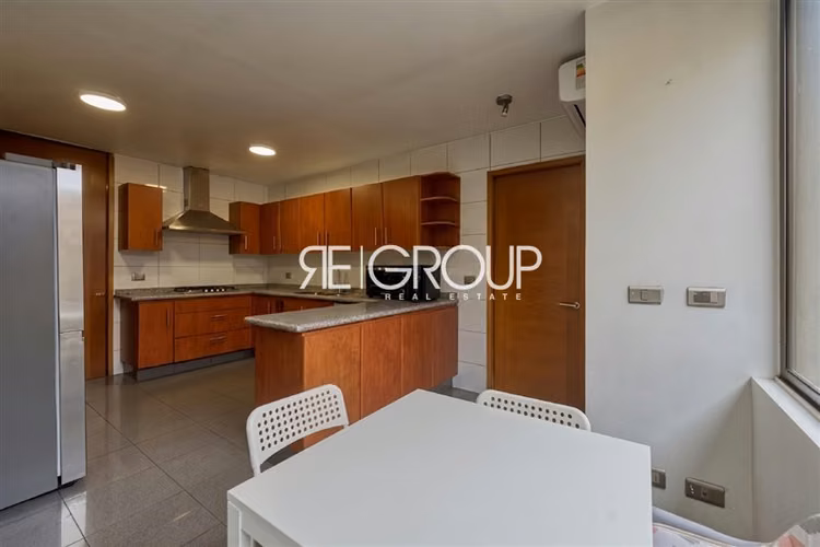 Casa en arriendo de 5 dorm. en Lo Barnechea