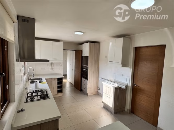 Casa en arriendo de 4 dorm. en Maipú